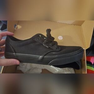 Vans Atwood Black Shoes. 5Y